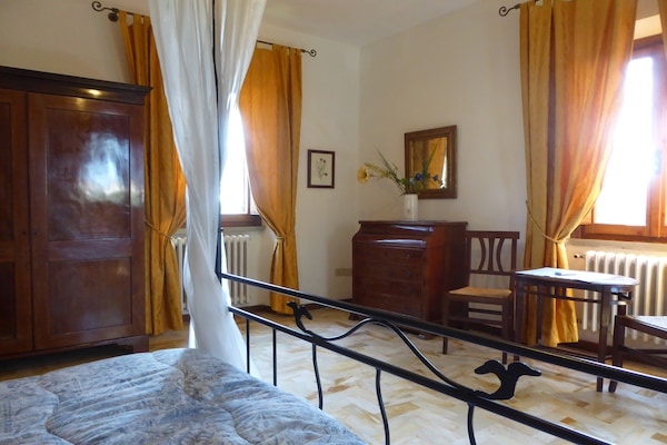Foto van Elegante villa met vallei - Vakantiehuis in Ciggiano - BedRoom