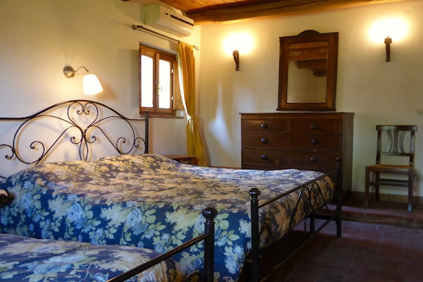 Foto van Elegante villa met vallei - Vakantiehuis in Ciggiano - BedRoom