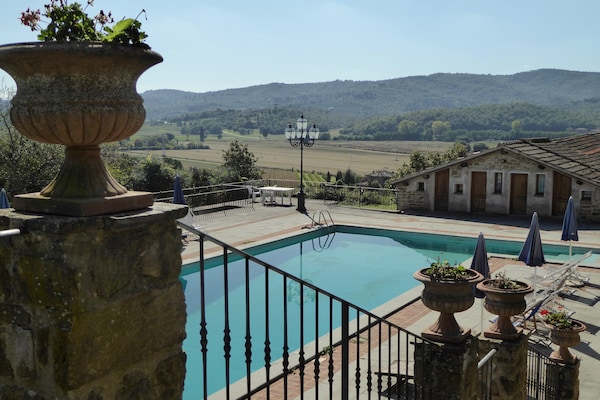 Foto van Elegante villa met vallei - Vakantiehuis in Ciggiano - PoolOfHouse