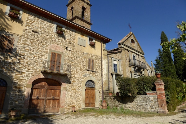 Foto van Elegante villa met vallei - Vakantiehuis in Ciggiano - ExteriorSummer