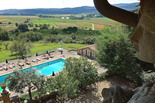 Foto van Elegante villa met vallei - Vakantiehuis in Ciggiano - PoolOfHouse