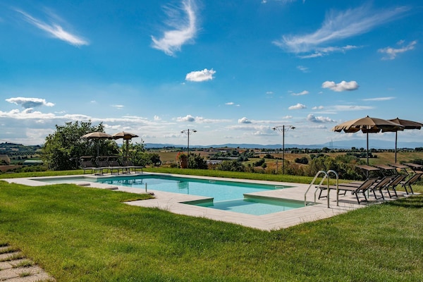 Foto van Boerderij in Toscane met zwembad en uitzicht - Vakantiehuis in Cortona - PoolOfHouse