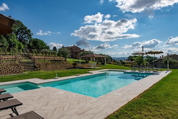 Foto van Boerderij in Toscane met zwembad en uitzicht - Vakantiehuis in Cortona - PoolOfHouse