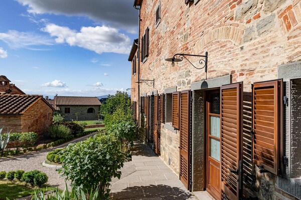 Foto van Boerderij in Toscane met zwembad en uitzicht - Vakantiehuis in Cortona - HallReception