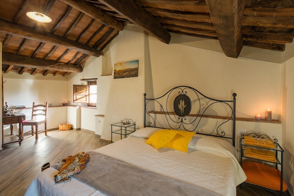 Foto van Boerderij in Toscane met zwembad en uitzicht - Vakantiehuis in Cortona - BedRoom