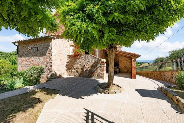 Foto van Boerderij in Toscane met zwembad en uitzicht - Vakantiehuis in Cortona - AreaSummer1KM