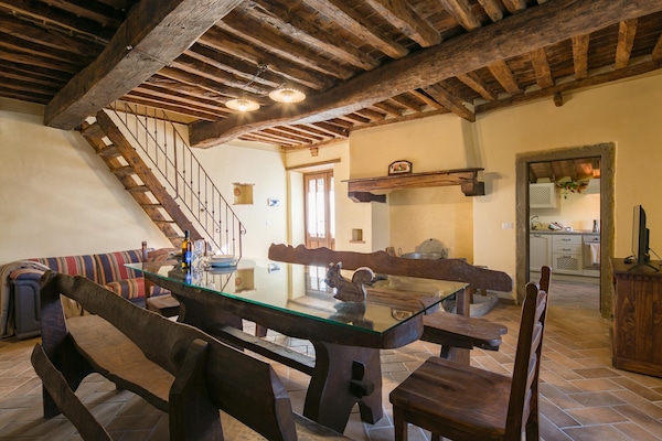 Foto van Boerderij in Toscane met zwembad en uitzicht - Vakantiehuis in Cortona - DiningRoom