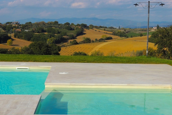 Foto van Boerderij in Toscane met zwembad en uitzicht - Vakantiehuis in Cortona - PoolOfHouse