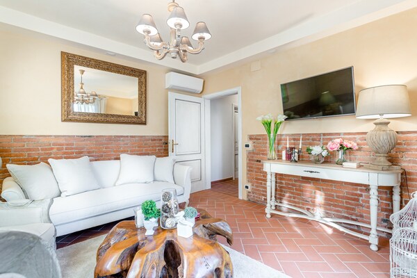 Foto van Boerderij bij Lucca met Zoutwaterzwembad - Vakantiehuis in Capannori - LivingRoom