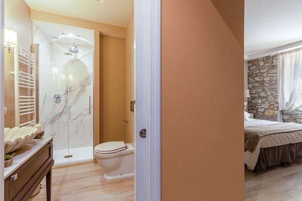 Foto van Boerderij bij Lucca met Zoutwaterzwembad - Vakantiehuis in Capannori - BathRoom