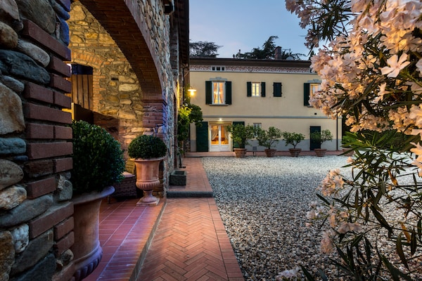 Foto van Boerderij bij Lucca met Zoutwaterzwembad - Vakantiehuis in Capannori - TerraceBalcony