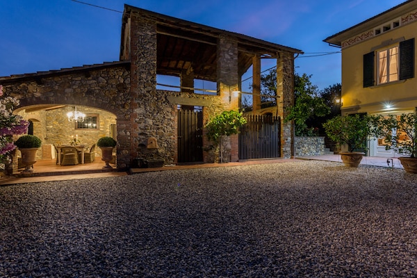 Foto van Boerderij bij Lucca met Zoutwaterzwembad - Vakantiehuis in Capannori - TerraceBalcony