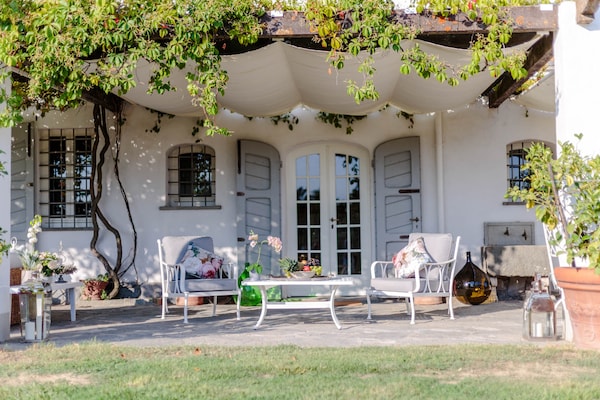 Foto van Toscaanse boerderij met prachtig uitzicht - Vakantiehuis in Capannori - TerraceBalcony