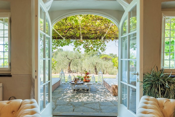 Foto van Toscaanse boerderij met prachtig uitzicht - Vakantiehuis in Capannori - ViewSummer