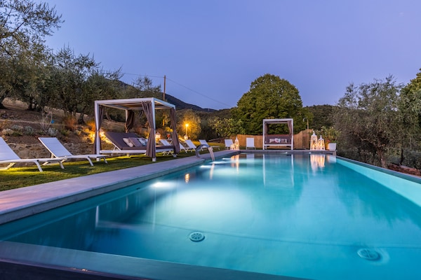 Foto van Toscaanse boerderij met prachtig uitzicht - Vakantiehuis in Capannori - PoolOfHouse