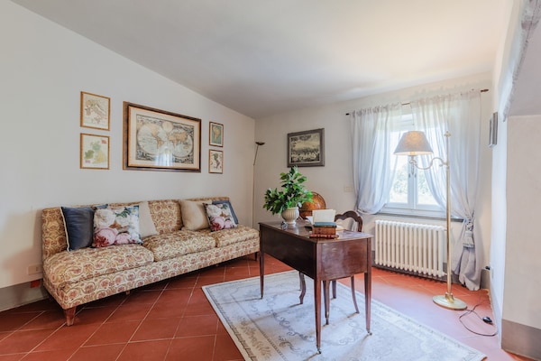 Foto van Toscaanse boerderij met prachtig uitzicht - Vakantiehuis in Capannori - LivingRoom