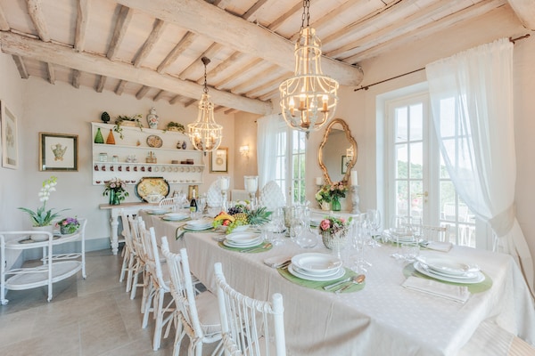 Foto van Toscaanse boerderij met prachtig uitzicht - Vakantiehuis in Capannori - DiningRoom
