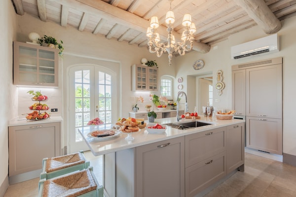 Foto van Toscaanse boerderij met prachtig uitzicht - Vakantiehuis in Capannori - Kitchen
