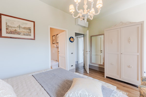 Foto van Toscaanse boerderij met prachtig uitzicht - Vakantiehuis in Capannori - BedRoom