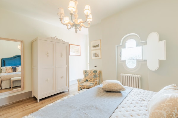 Foto van Toscaanse boerderij met prachtig uitzicht - Vakantiehuis in Capannori - BedRoom