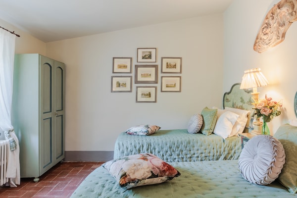 Foto van Toscaanse boerderij met prachtig uitzicht - Vakantiehuis in Capannori - BedRoom