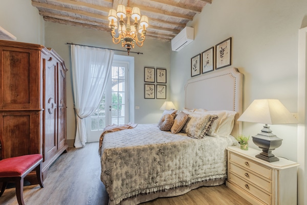 Foto van Toscaanse boerderij met prachtig uitzicht - Vakantiehuis in Capannori - BedRoom