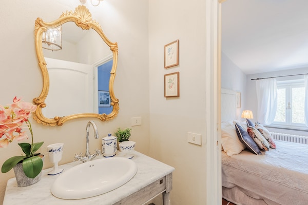 Foto van Toscaanse boerderij met prachtig uitzicht - Vakantiehuis in Capannori - BedRoom