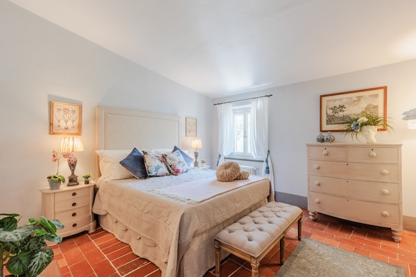 Foto van Toscaanse boerderij met prachtig uitzicht - Vakantiehuis in Capannori - BedRoom