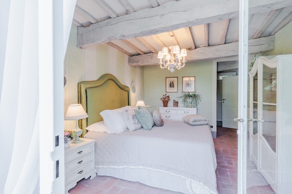 Foto van Toscaanse boerderij met prachtig uitzicht - Vakantiehuis in Capannori - BedRoom