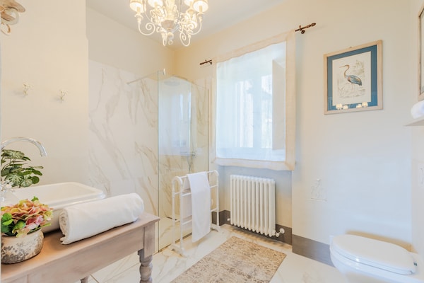 Foto van Toscaanse boerderij met prachtig uitzicht - Vakantiehuis in Capannori - BathRoom
