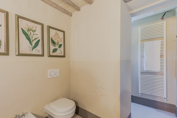 Foto van Toscaanse boerderij met prachtig uitzicht - Vakantiehuis in Capannori - BathRoom