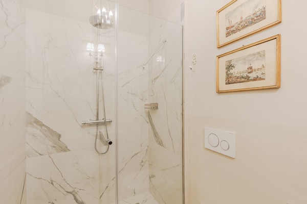Foto van Toscaanse boerderij met prachtig uitzicht - Vakantiehuis in Capannori - BathRoom