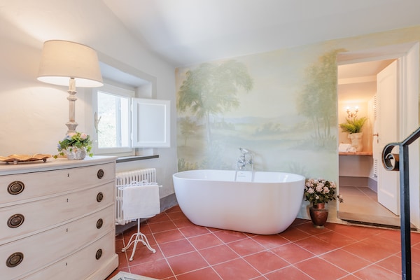 Foto van Toscaanse boerderij met prachtig uitzicht - Vakantiehuis in Capannori - BathRoom