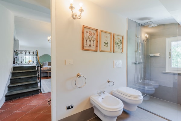 Foto van Toscaanse boerderij met prachtig uitzicht - Vakantiehuis in Capannori - BathRoom