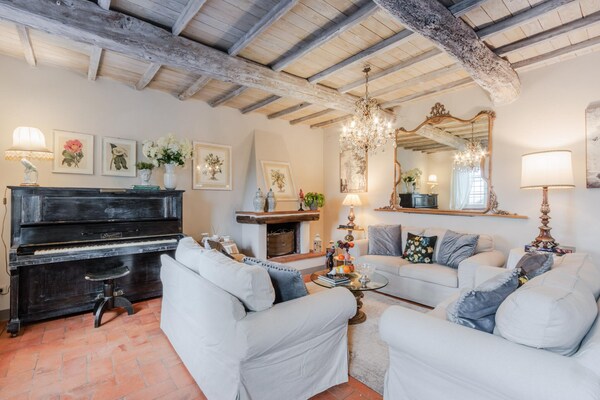 Foto van Toscaanse boerderij met infinity pool - Vakantiehuis in Matraia - LivingRoom