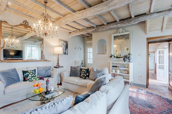 Foto van Toscaanse boerderij met infinity pool - Vakantiehuis in Matraia - LivingRoom