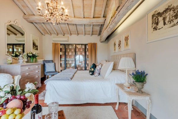 Foto van Toscaanse boerderij met infinity pool - Vakantiehuis in Matraia - BedRoom