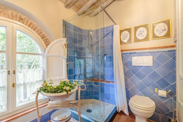 Foto van Toscaanse boerderij met infinity pool - Vakantiehuis in Matraia - BathRoom