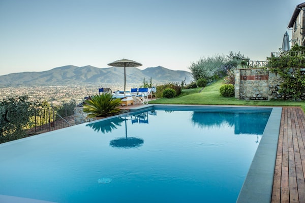 Foto van Toscaanse boerderij met infinity pool - Vakantiehuis in Matraia - PoolOfHouse