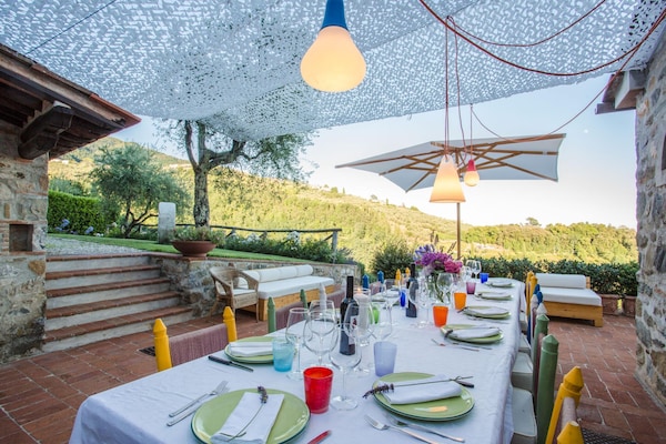Foto van Toscaanse boerderij met infinity pool - Vakantiehuis in Matraia - TerraceBalcony