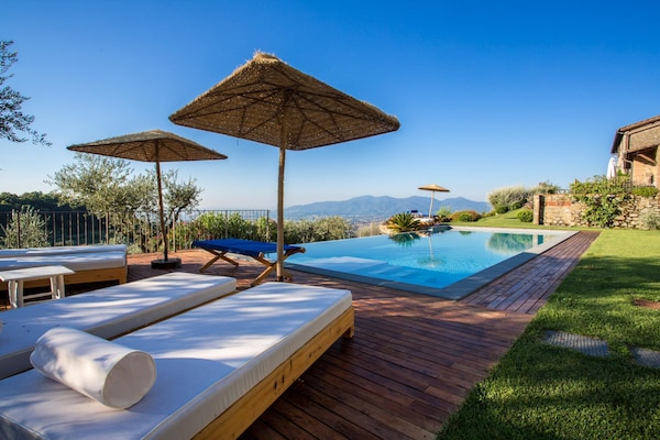 Foto van Toscaanse boerderij met infinity pool - Vakantiehuis in Matraia - PoolOfHouse