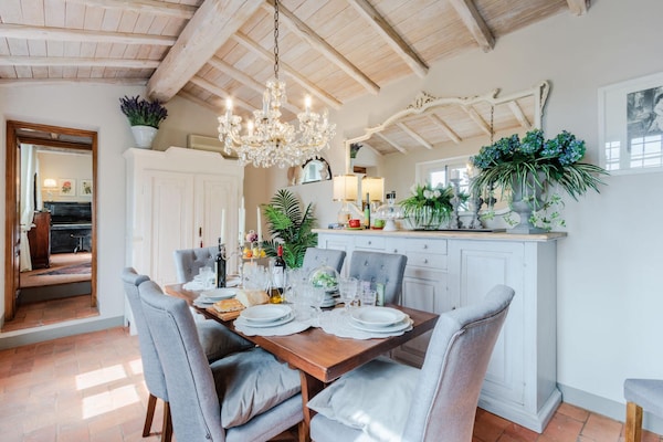 Foto van Toscaanse boerderij met infinity pool - Vakantiehuis in Matraia - DiningRoom