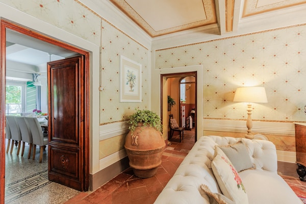 Foto van Villa bij Lucca met tuinuitzicht - Vakantiehuis in Vorno - LivingRoom
