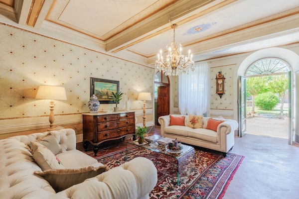 Foto van Villa bij Lucca met tuinuitzicht - Vakantiehuis in Vorno - LivingRoom