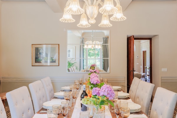 Foto van Villa bij Lucca met tuinuitzicht - Vakantiehuis in Vorno - DiningRoom