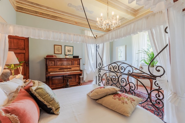 Foto van Villa bij Lucca met tuinuitzicht - Vakantiehuis in Vorno - BedRoom