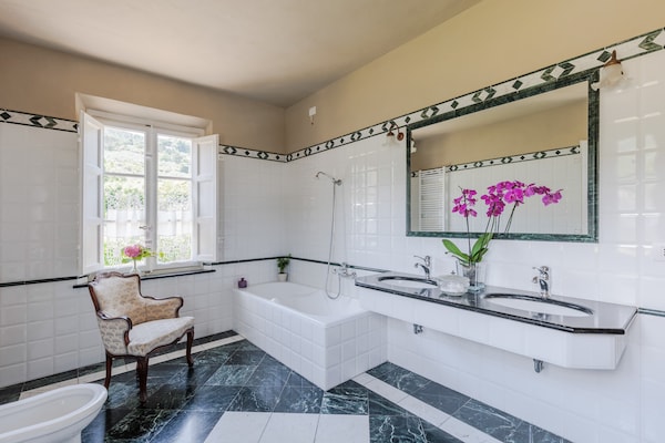Foto van Villa bij Lucca met tuinuitzicht - Vakantiehuis in Vorno - BathRoom