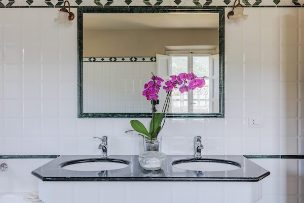 Foto van Villa bij Lucca met tuinuitzicht - Vakantiehuis in Vorno - BathRoom