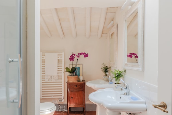 Foto van Villa bij Lucca met tuinuitzicht - Vakantiehuis in Vorno - BathRoom