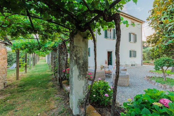 Foto van Villa bij Lucca met tuinuitzicht - Vakantiehuis in Vorno - ExteriorSummer
